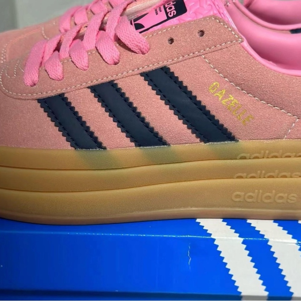 Adidas Gazelle women size 5 pink with blue stripes